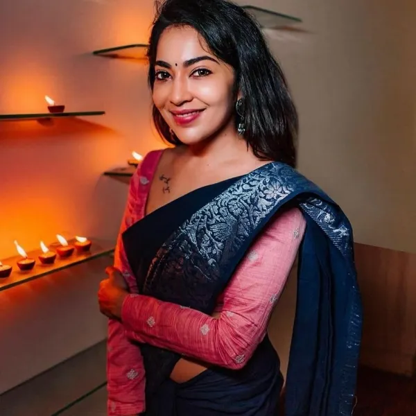 Blue_Embellished_Banarasi_Jacquard_Saree_(Blue)